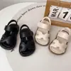 Sandalias elegantes de estilo coreano para niñas en verano, zapatos romanos cerrados para niños, sandalias de princesa de suela blanda para bebés, zapatos de playa de moda
