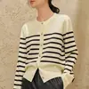 Llegada Nueva Primavera 2025 Camisa Cardigan de Punto Rayas de Contraste Simple Suéter Retro para Mujer con Botón Dorado