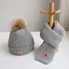 Conjunto de Tres Piezas de Gorro, Bufanda y Guantes para Niños de Otoño e Invierno, Cálido Gorro de Lana con Forro Polar de Oso para Niños y Niñas
