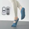 Meias de Yoga Antiderrapantes Primavera e Verão Femininas Cor Sólida Algodão Absorventes de Suor Costas Abertas Cinco Dedos Meias Ins Trampolim Tira de Trampolim Meias para Dedos
