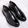2026 Cuatro Estaciones Zapatos de Hombre Estilo Británico Suela Blanda Versátiles Zapatos de Hombre Negocios Casual Hombres Nuevos Formales de Cuero Venta al por Mayor