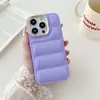 Adecuado para carcasa de teléfono móvil iPhone14/13PROMAX verano color liso galvanizado chaqueta acolchada carcasa de teléfono móvil simple
