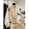 Novedad de Otoño 2025: Chaqueta Corta de Algodón y Lino con Escote en V, Bordada Exquisitamente, Única y Impresionante
