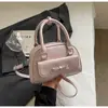 Elegante y Versátil Bolsa de Bolos Modelo Nuevo 2026 para el Trabajo y los Viajes Diarios, Gran Capacidad Bolso Pequeño de Hombro Único con Lazo para Debajo del Brazo