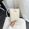 Porta-moedas Simples com Padrão Trançado 2026 Nova Fecho de Metal Coreano Moda Simples Portátil Bolsa Transversal para Celular Ombro
