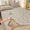 Fresco y simple, adecuado tanto para invierno como para verano, juego de tres piezas de alfombrilla refrigerante de tela gruesa 100% algodón Clase A, colcha acolchada suave para aire acondicionado de verano