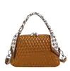 Bolso de Mujer Bordado Exquisito de Moda Transfronteriza, Nuevo Bolso de Mano de Bufanda de Seda de Moda, Bolso tipo Concha de Gran Capacidad, Bolso Cruzado de Hombro Único