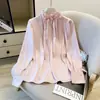 Toma real: Blusa de gasa satinada para mujer con diseño floral tridimensional, elegante y dulce