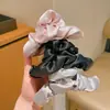 Grampo de Cabelo Plissado de Tecido Fashion Pinça de Garra Grande Acessório de Cabelo Feminino para Penteados Elegantes