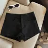 Shorts blancos de lana simples de cintura alta para mujer, nuevo estilo otoño/invierno, talla petite, versátiles, adelgazantes, modernos, hot pants casuales para uso exterior