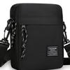 Bolsa Masculina Nova 2025 Bolsa de Ombro Transversal Tecido de Nylon Bolsa Quadrada Pequena Casual Esportiva Ciclismo Viagem Bolsa Masculina para Celular