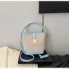 Bolso de Hombro Multicolor Transfronterizo para Mujer 2025 Estilo Nuevo Bolso de Mano Simple y Elegante Bolso Cubo con Diseño de Candado Bolso Cruzado de Nicho
