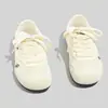 Zapatillas de Entrenamiento Transpirables de Malla Alemanas para Mujer, Nuevo Estilo Otoño 2026, Bordado de Dibujos Animados Amarillo Crema, Zapatillas Casuales Originales de Nicho
