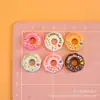 Simulación Donut Dulce Accesorios de Resina Pegamento de Crema DIY Hecho a Mano Juguete de Comida Accesorios para el Cabello Material Dibujos Animados Letras Inglesas Adornos