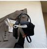 Bolso de mujer de primavera 2025, diseño de nicho de moda, informal, sencillo, pequeño, cuadrado, bolso de mano, bandolera de hombro.