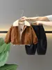 0177 Conjunto de Invierno para Niños Nuevo Genial y Elegante Chaqueta de Cuero Espesa con Forro de Felpa para Niños Conjunto de Tres Piezas Tendencia en Ropa de Invierno