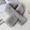 Bufanda gruesa de invierno, cálida, de piel de conejo sintética, elegante y a la moda, con diseño cruzado, versátil y ligera, una bufanda lujosa para mujer