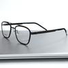 Gafas de Miopía de Doble Puente sin Tornillos para Hombres, Gafas Fotocromáticas Anti-Luz Azul para Mujeres, Armazón de Metal Negro Rojo Tormenta para Hombres