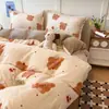 Juego de ropa de cama de cuatro piezas con forro polar para invierno, con tejido de leche polar suave, cómodo y de alta densidad, y un juego de sábanas de tres piezas con temática de cachorros de lunares
