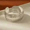 Estilo Étnico Retro Pulsera Abierta de Plata Imitación Miao Pulsera Ancha Tallada Nuevo Estilo Chinoiserie Antigua Pulsera de Plata Imitación Hecha a Mano para Mujeres