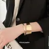 Pulsera Metálica Irregular Redonda Hueca Abierta, Estilo Europeo y Americano, Pulsera Versátil de Nicho, Joyería de Lujo Ligero de Alta Gama