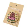 Insignia de Capibala Delfín Hojalata 58MM Lindo Dibujo Animado Periférico Colgante Decoración para Colgar en Mochila Escolar
