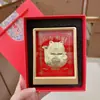 Ouro Puro 999 Riqueza Instantânea Ornamento de Ouro Novo Estilo Chinês Deus da Riqueza Porta-Retrato Display de Mesa Atacado