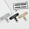 Cordón para teléfono de dibujos animados lindo con clip de metal, conector giratorio 3D de acero inoxidable ligero, resistente y no presiona contra la funda