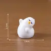 Figura divertida y linda de patito blanco, accesorio de decoración DIY para casa de muñecas, paisaje en miniatura, adorno para coche o escritorio