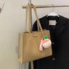 Bolso de gran capacidad para mujer, versátil, de verano 2023, nuevo, bolso de hombro a cuadros de alta calidad, bolso de mano de clase para ir al trabajo.
