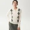 Suéter de cachemira con patrón de rombos estilo universitario para mujer, con cuello polo, cierre de media botón y diseño de punto, perfecto como capa base para otoño e invierno.