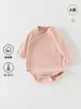 Macacão de Algodão Macio para Bebê Primavera e Outono Classe A Triângulo Manga Longa Roupa de Engatinhar Cor Sólida Camada Base Macacão para Bebês