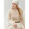 Nova coleção de outono: Suéter feminino 100% caxemira pura, corte slim, que valoriza a silhueta, com gola alta discreta e mangas compridas, perfeito como camada base de tricô.