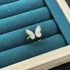 Anillo de Mariposa y Flor con Esmalte de Lujo Ligero, Diseño Nicho para Mujer, Moderno, Versátil, Sensación de Alta Gama, Anillo Ajustable para Adelgazar el Dedo