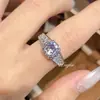 Anillo de Moda y Lujoso con Corte de Fuegos Artificiales de Topacio, Brillante y Lleno de Diamantes de Alto Carbono, Anillo de Piedra Preciosa de Extremo Abierto de Alta Gama