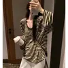 Camiseta listrada de manga sino com gola U estilo preguiçoso para mulheres, nova blusa casual solta de proteção solar primavera/verão 2026, top de comprimento médio
