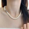 Collar de hebilla de lingote estilo Ni Ni mismo collar de perlas Shijia redondas de luz fuerte blanco crema nicho de lujo ligero cadena para suéter