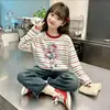 Camiseta de manga larga a rayas de algodón puro para niña, nuevo estilo primavera y otoño 2026, holgada y elegante, camiseta básica versátil para niños