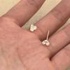 Pendientes de orquídea magnolia para mujer, sencillos, pequeños y frescos, de tres pétalos, con flores pequeñas, personalizados, 2025.