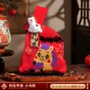 Bolsas de Regalo de Año Nuevo 2026 Año del Caballo Festival de Primavera Pequeños Regalos para Hombres y Mujeres Bolsas de Regalo Tejidas a Mano de Año Nuevo Al por Mayor