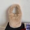 Bolsos de Felpa Transfronterizos para Mujer, Otoño e Invierno 2026 Nuevos Bolsos de Mano Peludos Casuales de Nicho, Bolsos Cubo Populares
