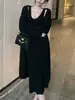 Traje Elegante Estilo Francês para Mulheres 2025 Outono e Inverno Novo Conjunto de Duas Peças: Cardigan de Tricô Longo e Saia de Alça Longa até o Joelho