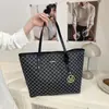 2026 Novo Estilo Texturizado para o Dia a Dia Nicho Ins Bolsa de Mão Bolsa de Ombro de Grande Capacidade Bolsa Tote com Estampa de Letras Atacado