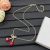 2025 Nuevo Modelo Huajia Versión de Alta Gama Pendientes en Forma de V con Diamantes Rojos Cereza para Mujer, Collar de Lazo de Lujo al por Mayor
