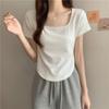 Playera Blanca de Cuello Cuadrado para Mujer Manga Corta Verano 2025 Nuevo Estilo Chic Ajustada Hombro Recto Estilo Coreano Simple Color Puro Top