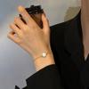 2025 Pulsera de Perlas Más Vendida para Mujer Versátil Gama Alta Nuevo Estilo Chino Retro Pulsera de Mano Temperamento Joyería de Mano Mariposa Venta al por Mayor