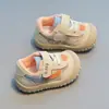 Nuevos estilos de zapatos de suela blanda, antideslizantes, para niños y niñas, zapatos para caminar de bebé, zapatos de otoño de una sola capa, zapatillas deportivas para niños pequeños y zapatos estables para caminar para niños pequeños