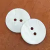 Botones de Concha Natural en Stock, Botones de Concha Blancos de Dos Agujeros, Botones de Concha de Agua Dulce para Tejidos, Botones de Concha Perla Teñibles