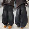 Jeans Sueltos de Pierna Ancha para Niños Medianos y Grandes 2026 Nuevo Estilo Primavera/Otoño Marca de Tendencia Pantalones Largos Lavados Estilo Coreano Pantalones Casuales