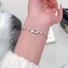 Pulseira Retrátil de Cisne Fashionável Versátil Estilo Francês com Zircônias, Estética de Nicho, Design Simples e um Toque de Luxo